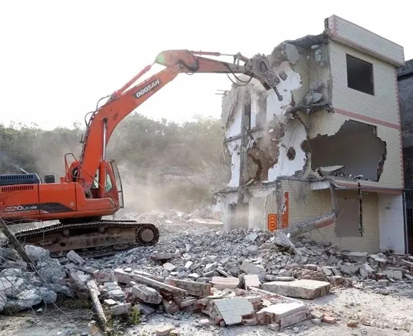 鲁甸建筑物拆除